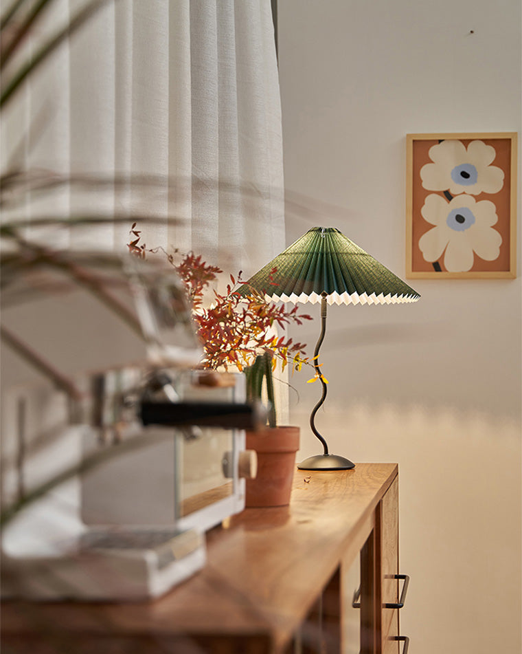 Olverai Pleated Squiggle Floor Lamp