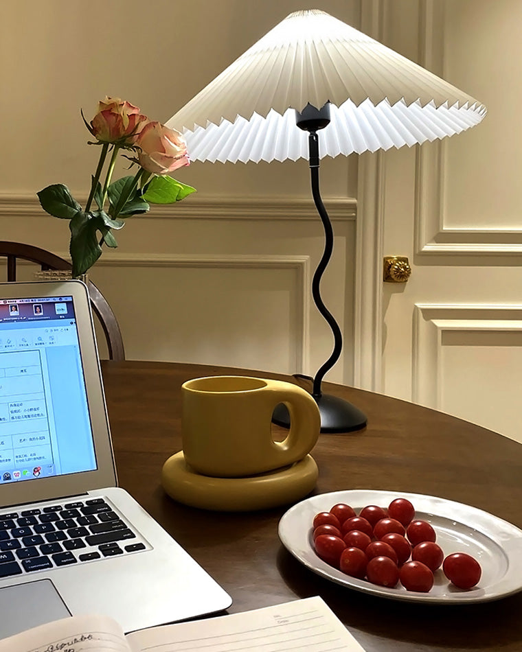 Olverai Pleated Squiggle Floor Lamp
