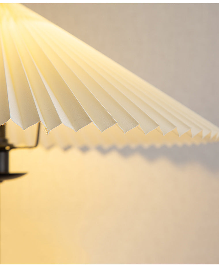 Olverai Pleated Squiggle Floor Lamp