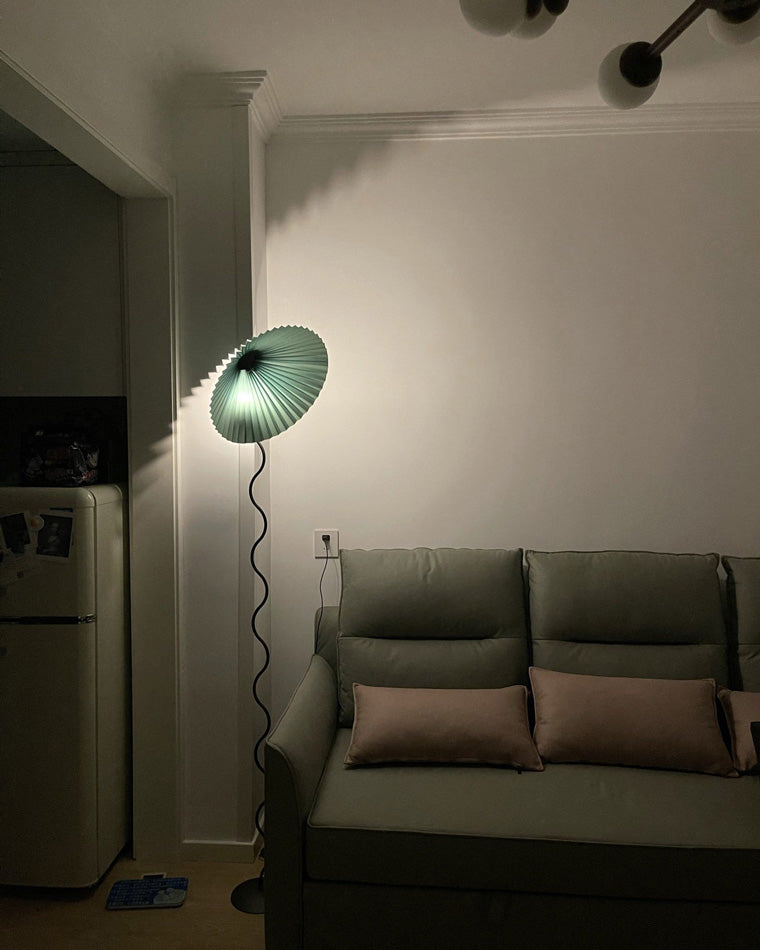 Olverai Pleated Squiggle Floor Lamp