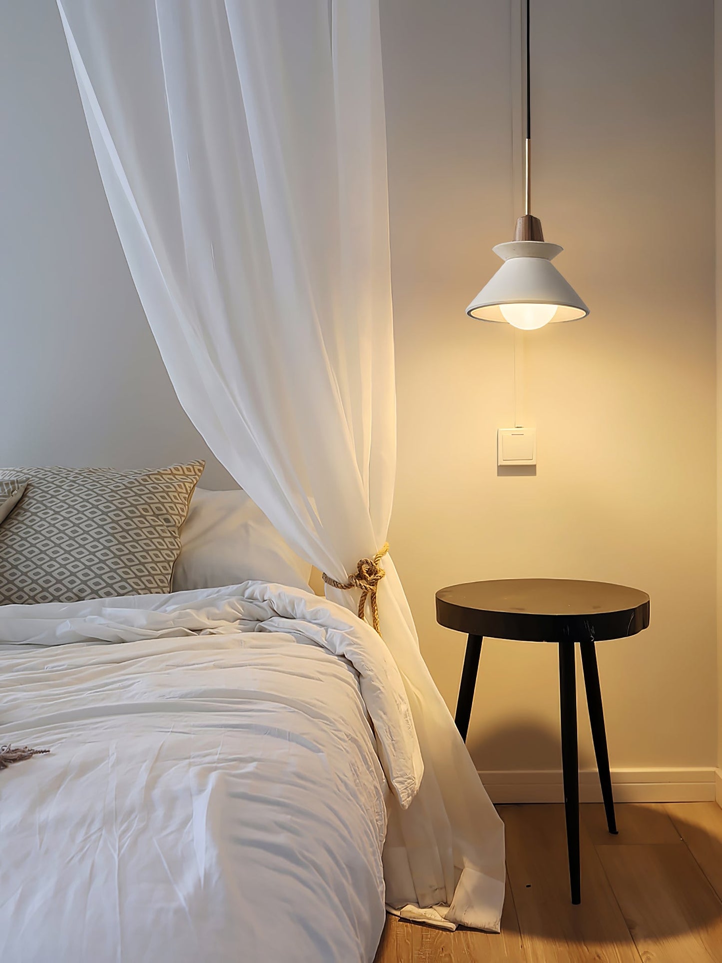 Modern Scandinavian Resin Wood Pendant Lamp, Nordic Style Ceiling Light Fixture
